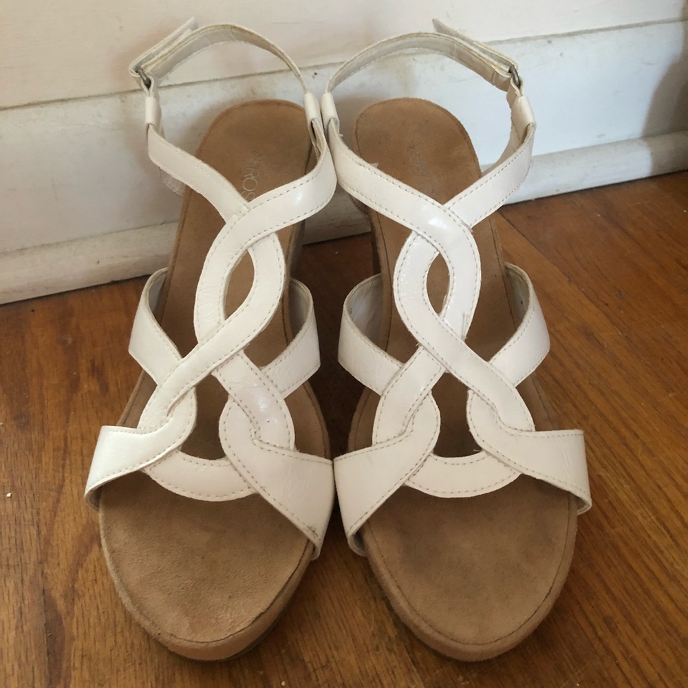 White Aerosoles wedges with memory foam